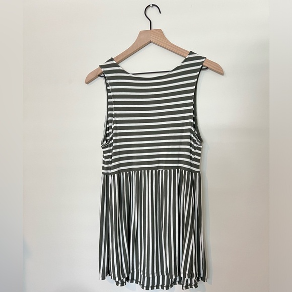 [Isabel Maternity] Flowy Striped Tank Top Green and White Size Small - Picture 3 of 6